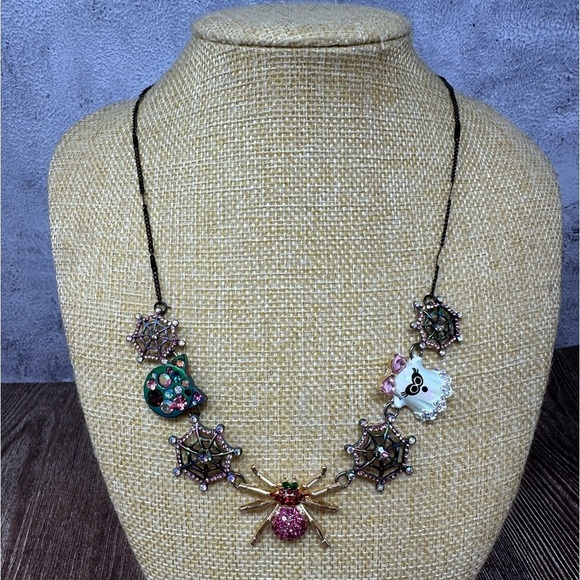 Betsey Johnson GLOW IN THE DARK Halloween Necklace NWT - Picture 2 of 8